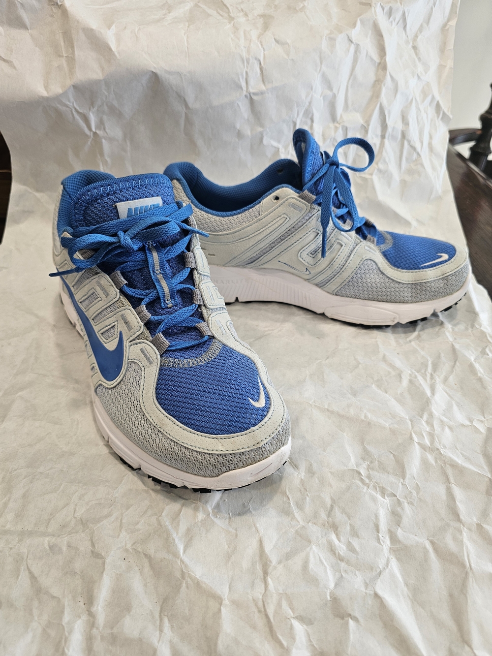 Nike Avant WOMEN Gray, White And Blue Sneakers, Size 8